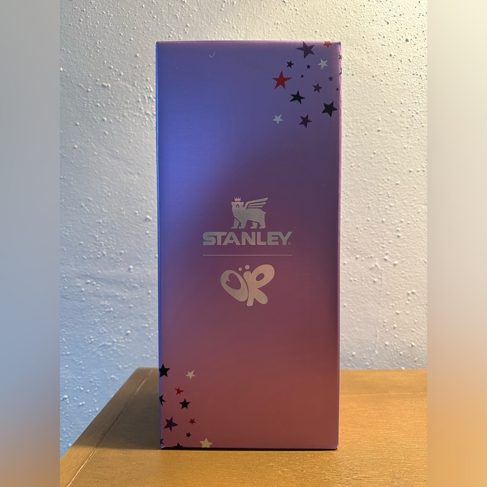 Stanley x Olivia Rodrigo Quencher H2.0 FlowState™ Tumbler | 40 OZ